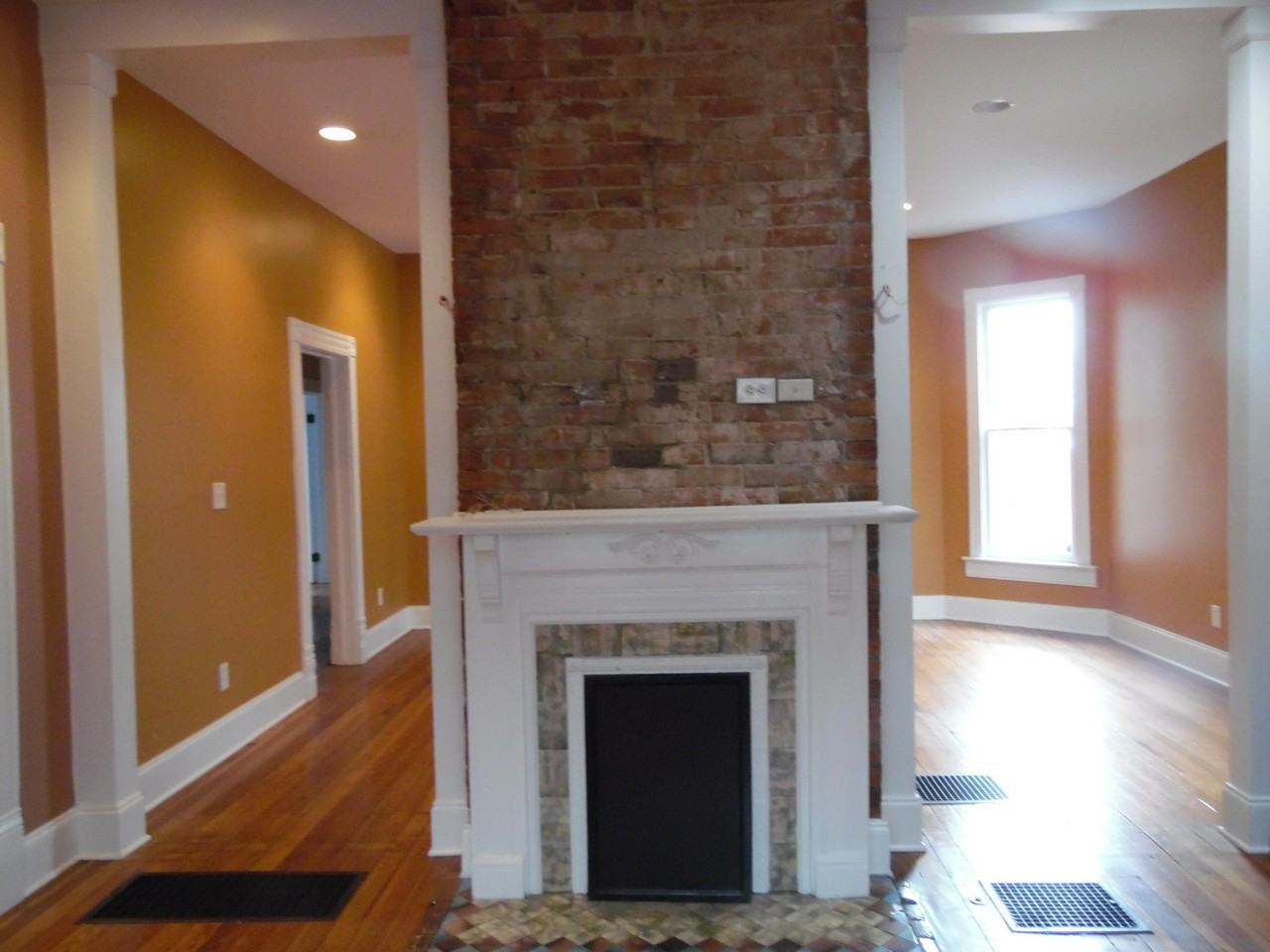 706 W Maxwell St - Photo 4 of 18