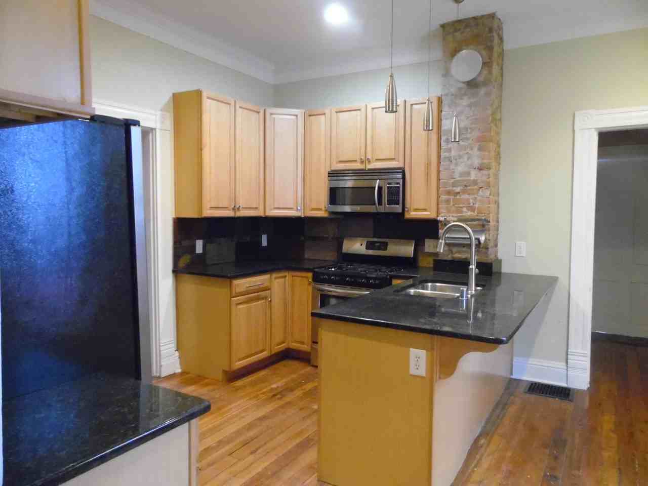 706 W Maxwell St - Photo 7 of 18