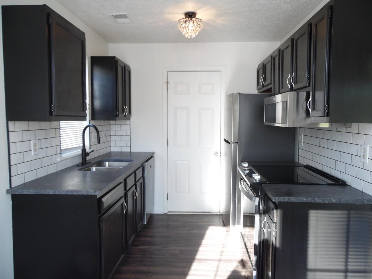 2800 Kasey Ct - Photo 5 of 17