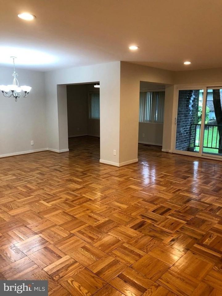 14 Stonehenge Cir - Photo 3 of 31