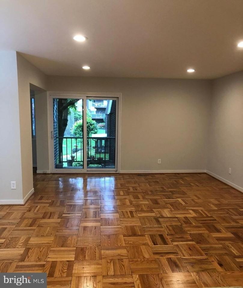 14 Stonehenge Cir - Photo 4 of 31