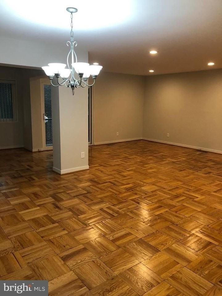 14 Stonehenge Cir - Photo 5 of 31