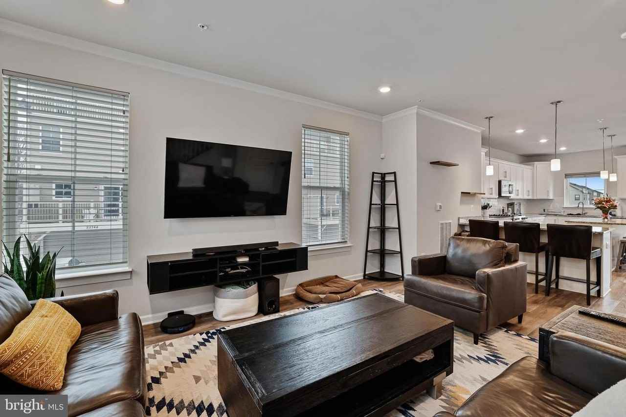 865 Weald Way - Photo 3 of 23