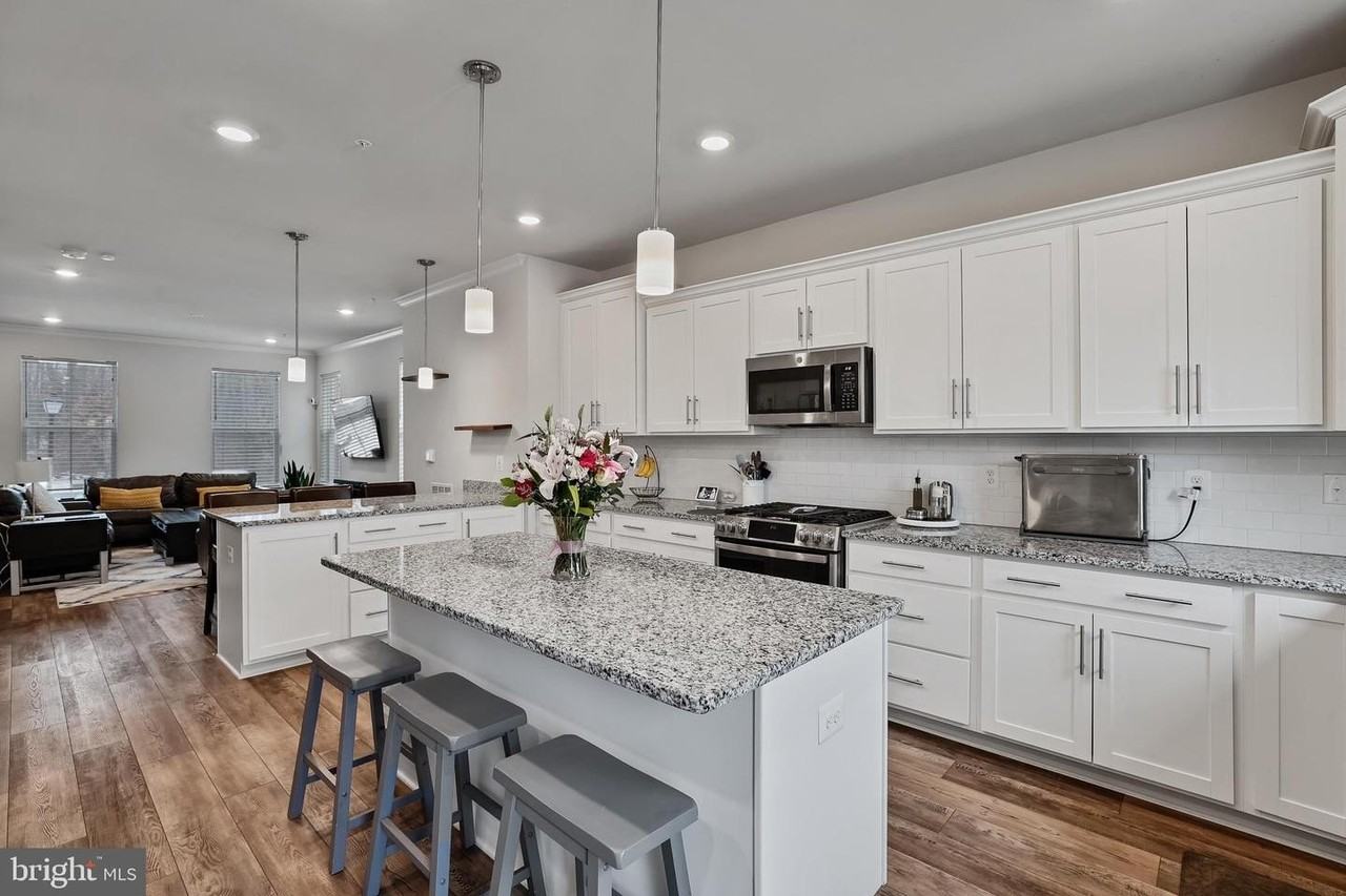 865 Weald Way - Photo 4 of 23