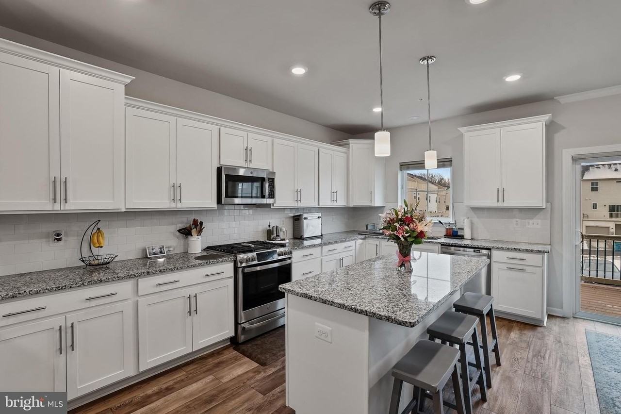 865 Weald Way - Photo 5 of 23