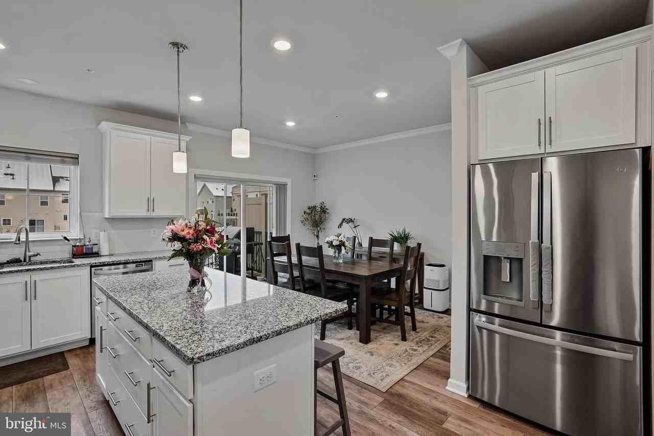 865 Weald Way - Photo 6 of 23