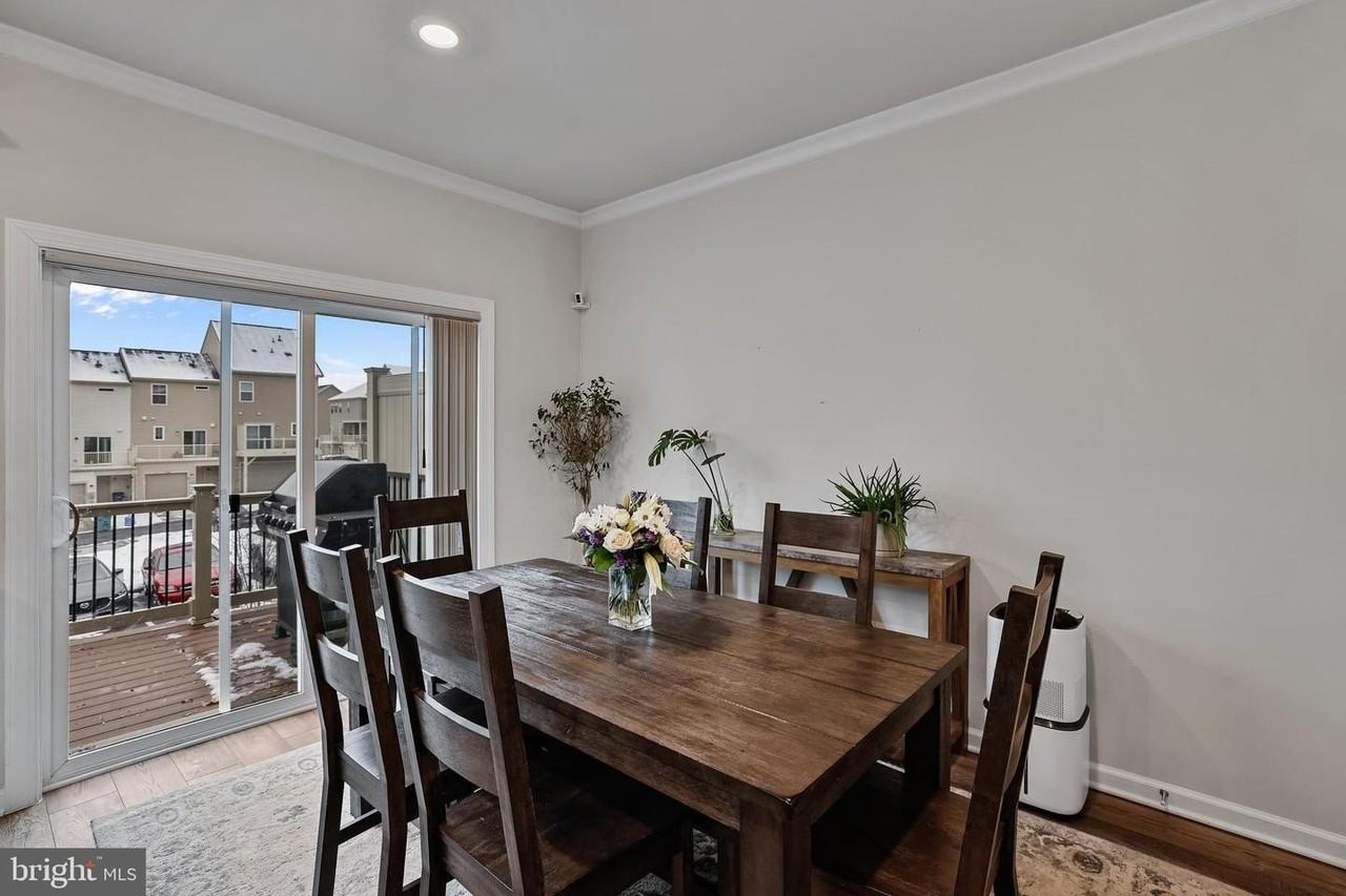 865 Weald Way - Photo 7 of 23