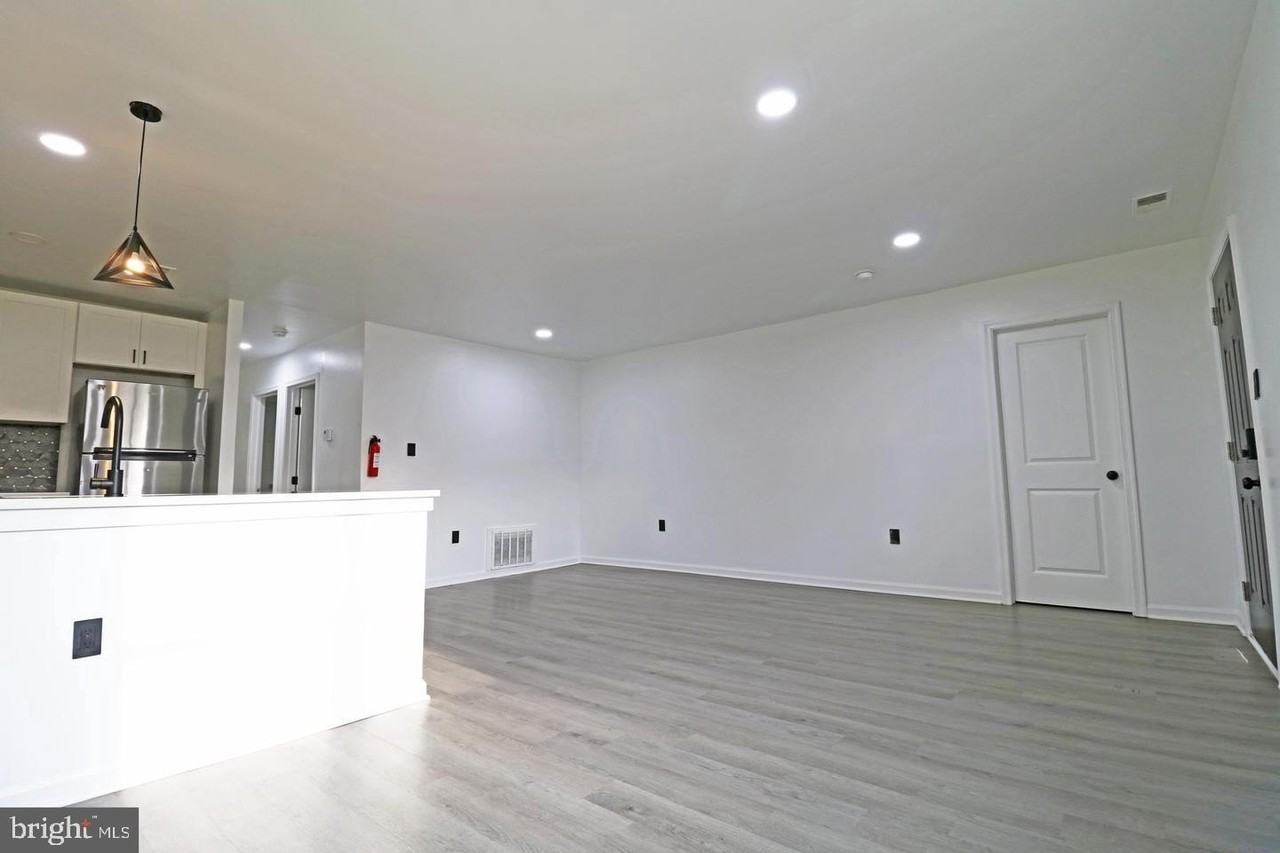 511 Corinthian Ave - Photo 3 of 7