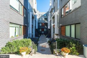 featured image of 1647 E Eyre St