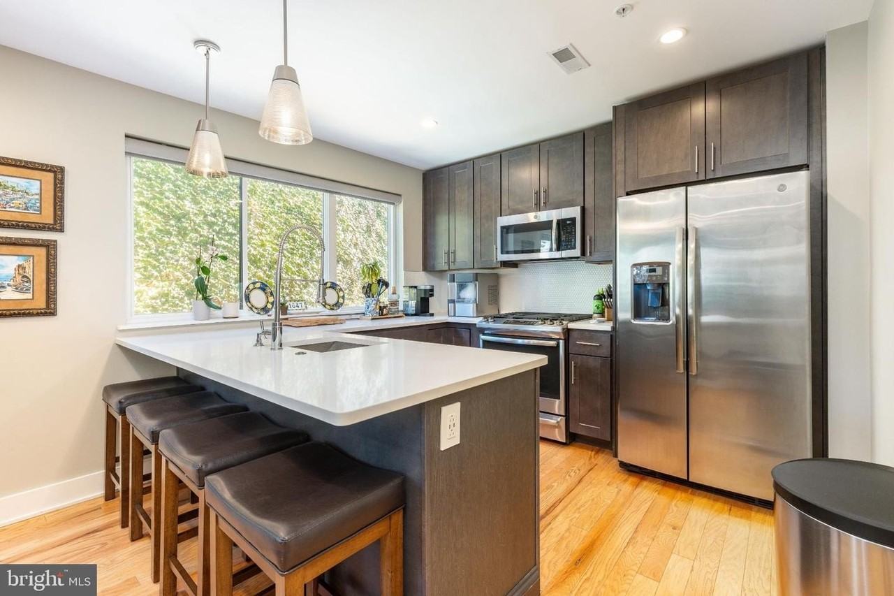 1647 E Eyre St - Photo 2 of 28