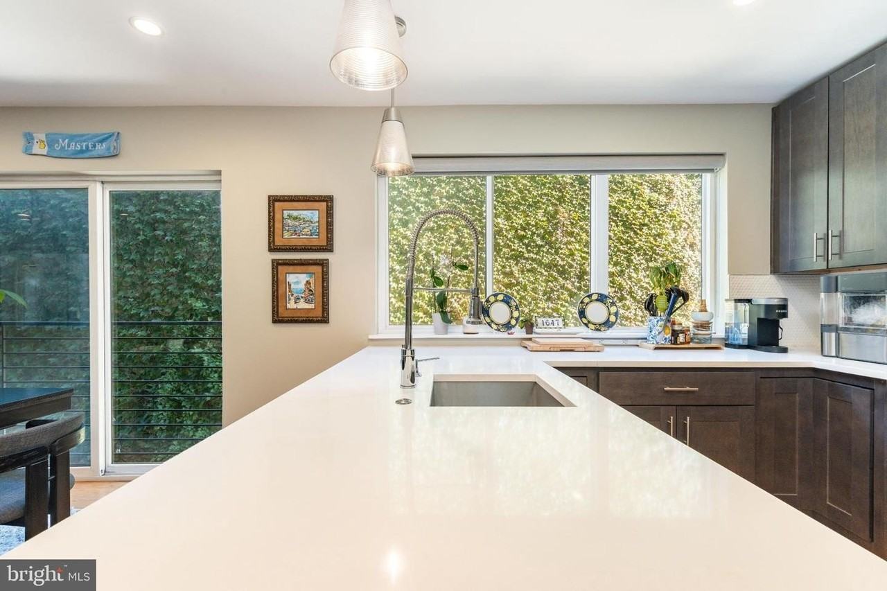 1647 E Eyre St - Photo 4 of 28