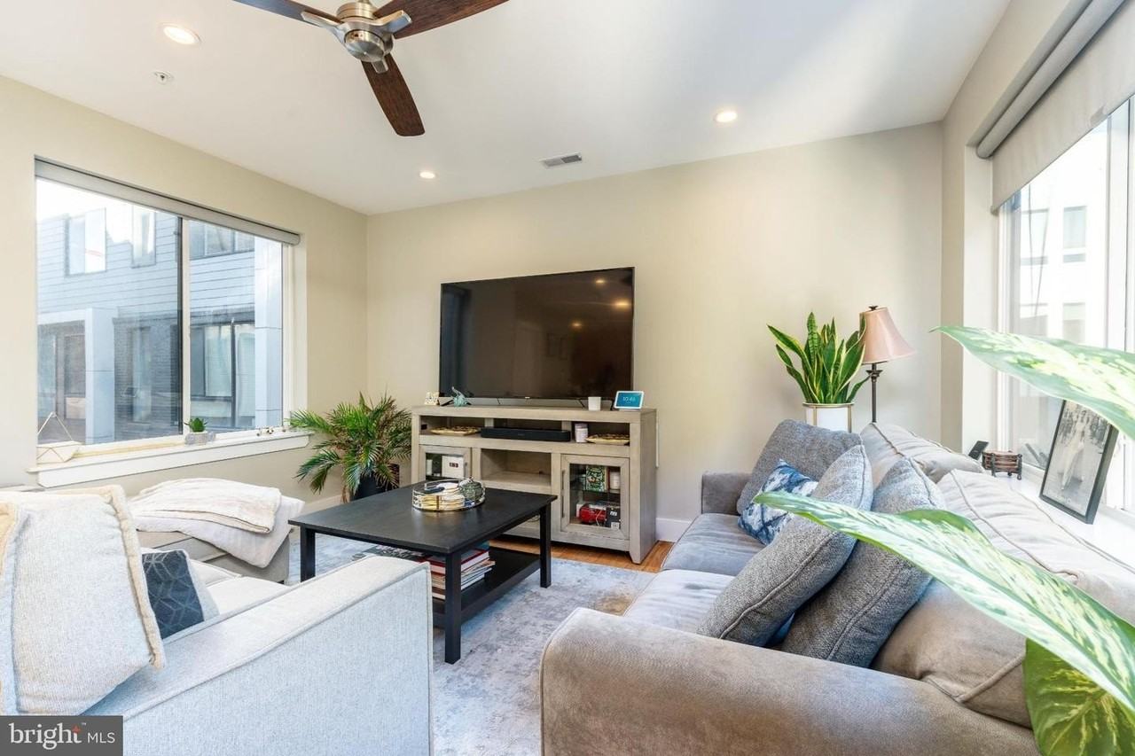 1647 E Eyre St - Photo 7 of 28