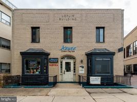 featured image of 2420 Wilson Blvd