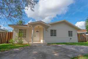 featured image of 15650 Nw 39th Ct #15650