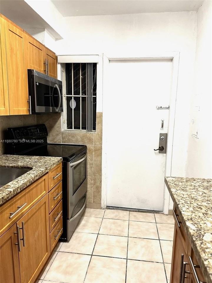 3401 Sw 9th Ter #2A - Photo 4 of 15