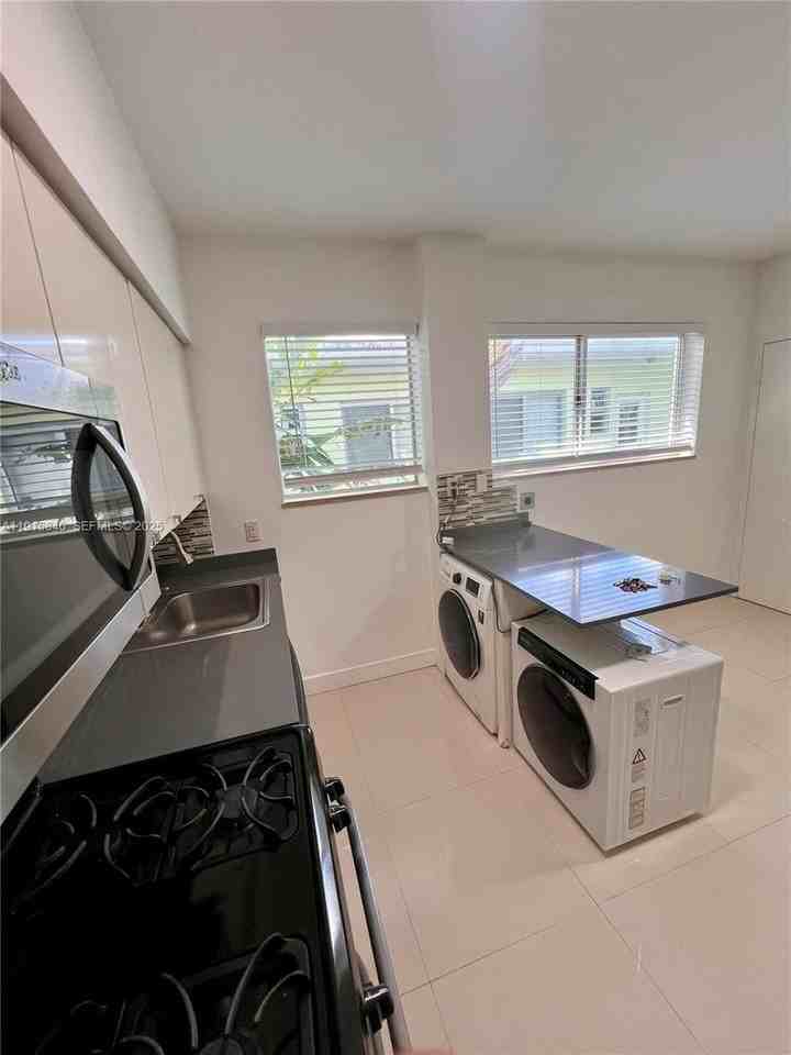 1198 Marseille Dr #4 - Photo 6 of 26