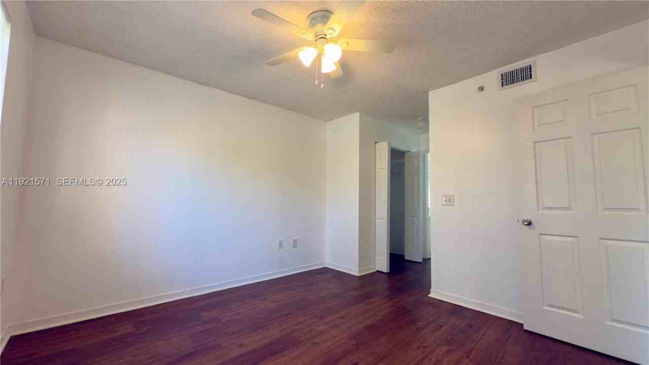 4177 N Haverhill Rd #814 - Photo 3 of 32