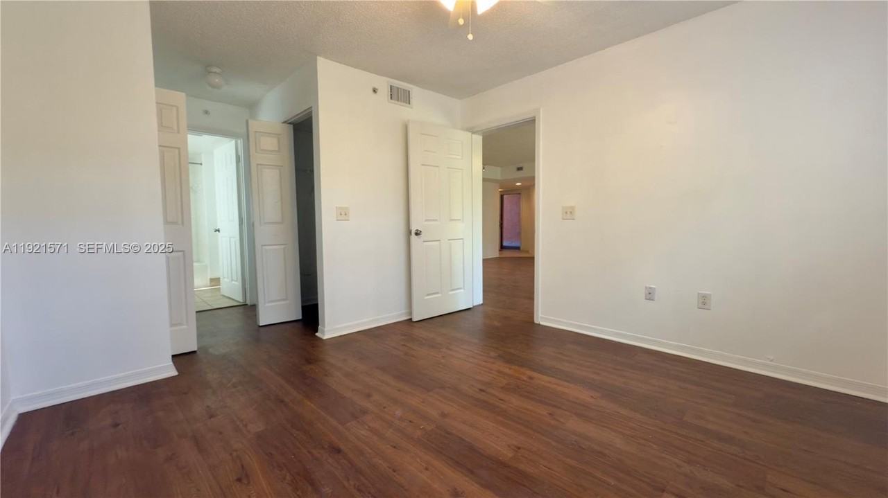 4177 N Haverhill Rd #814 - Photo 4 of 32