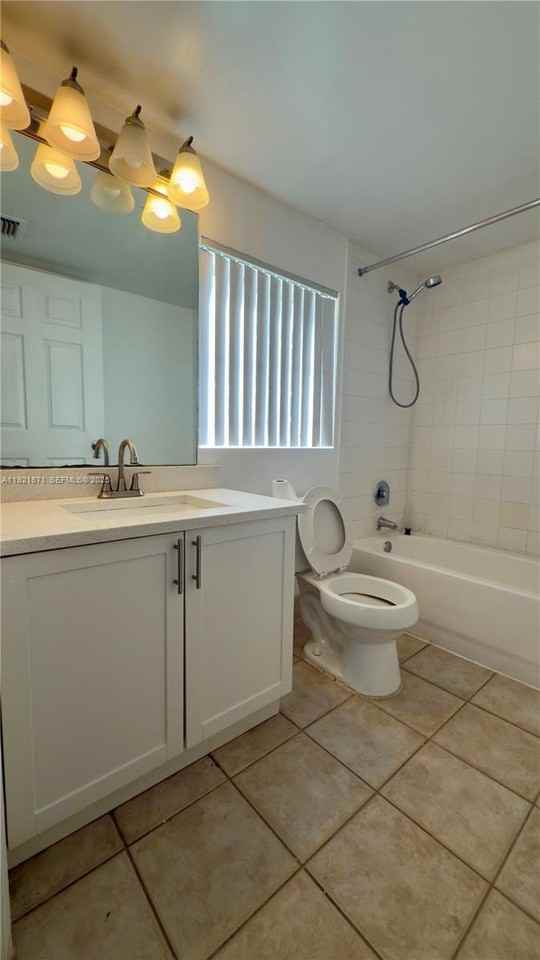 4177 N Haverhill Rd #814 - Photo 7 of 32