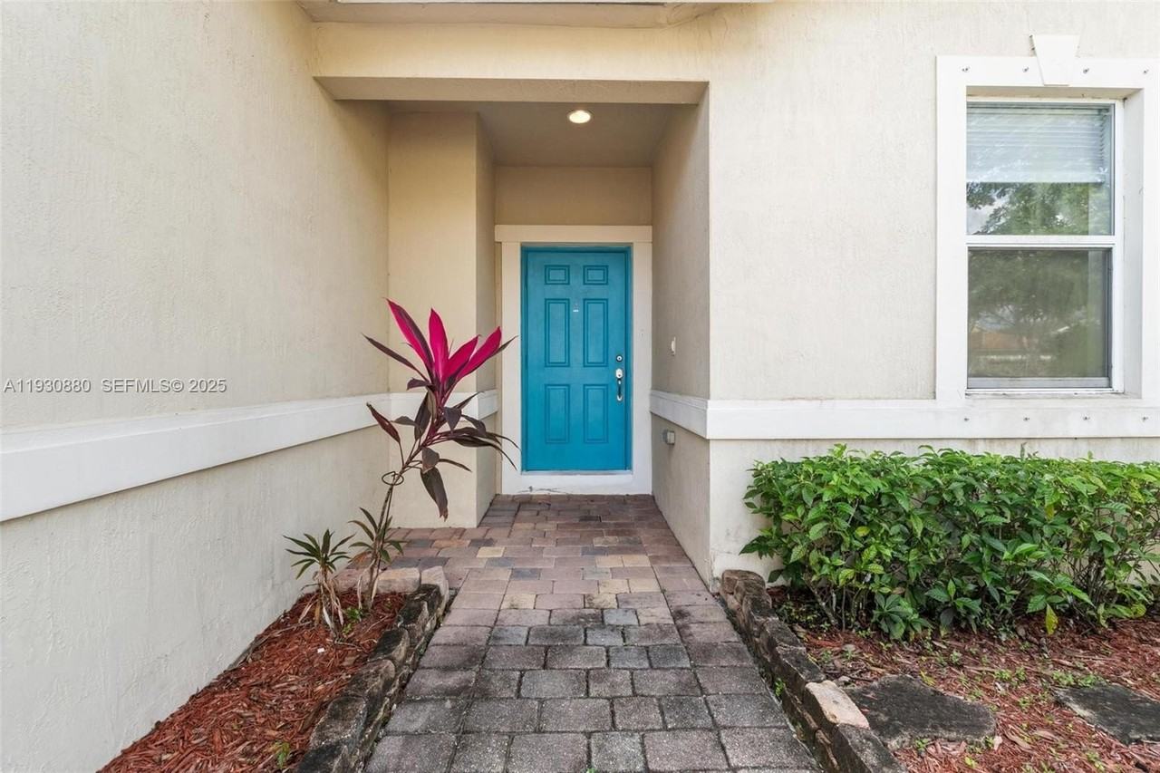 3448 Ne 1st St #3448 - Photo 2 of 19