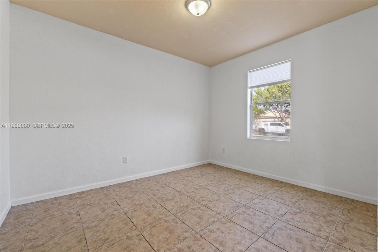 3448 Ne 1st St #3448 - Photo 4 of 19