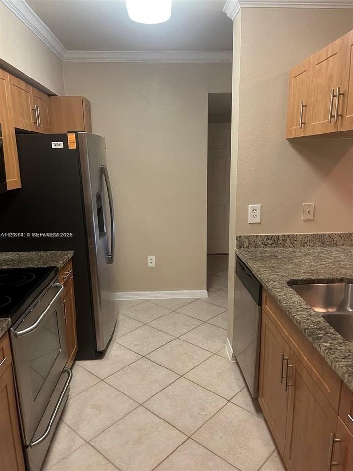 6530 Emerald Dunes Dr #206 - Photo 7 of 17