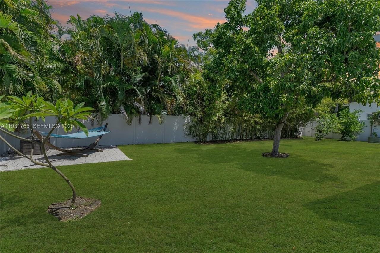 1945 S Hibiscus Dr - Photo 4 of 12