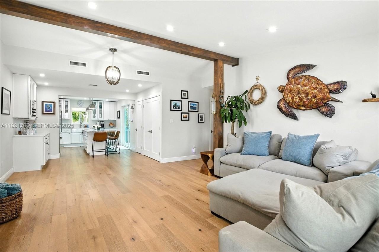 1945 S Hibiscus Dr - Photo 7 of 12