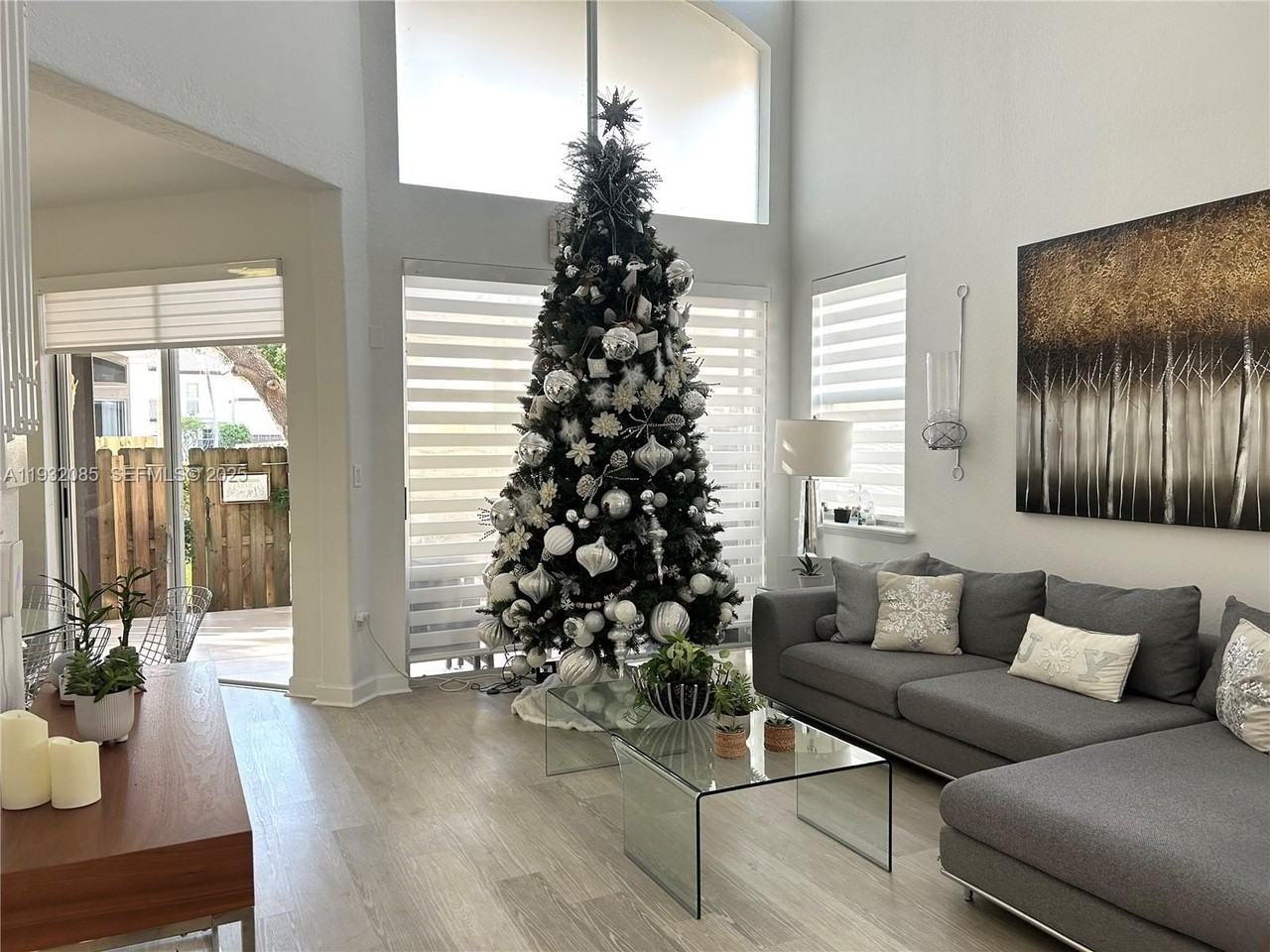 11562 Nw 80th St - Photo 4 of 36