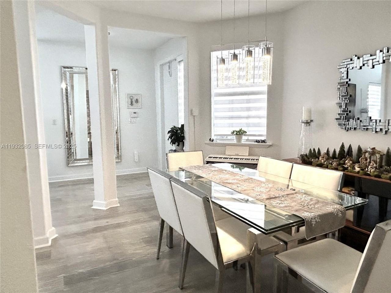 11562 Nw 80th St - Photo 7 of 36