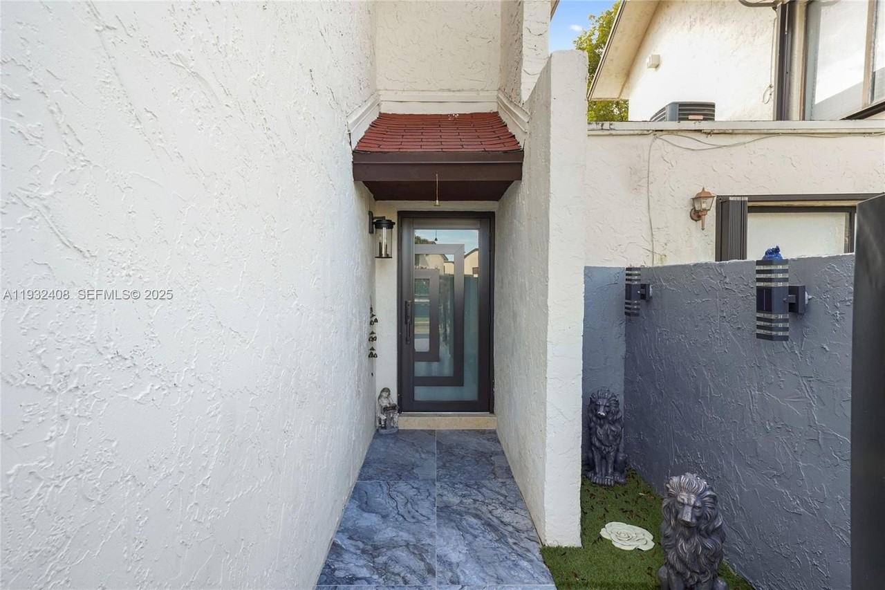 10310 Nw 5th Ter #4-26 - Photo 2 of 37