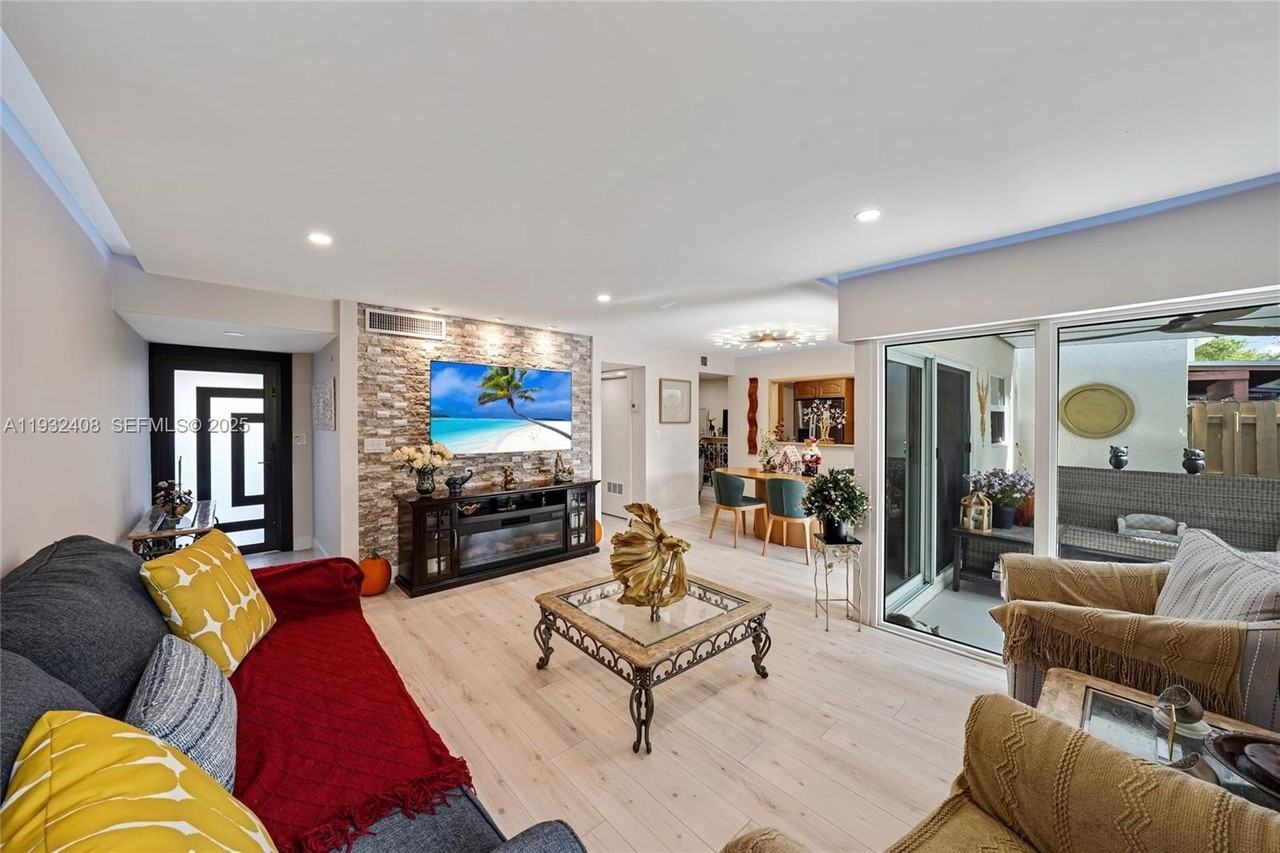 10310 Nw 5th Ter #4-26 - Photo 4 of 37