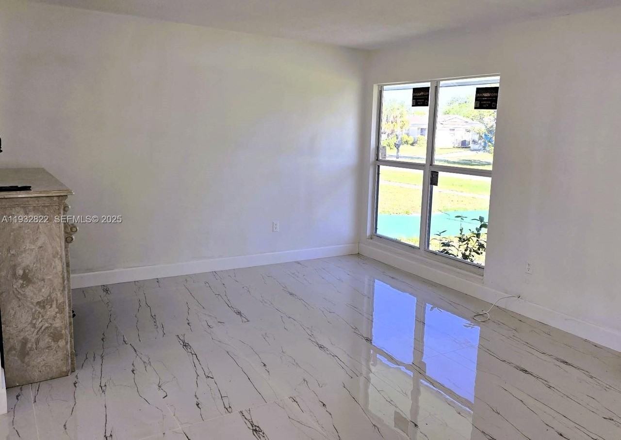 22335 Montrose Ave #22335 - Photo 5 of 15