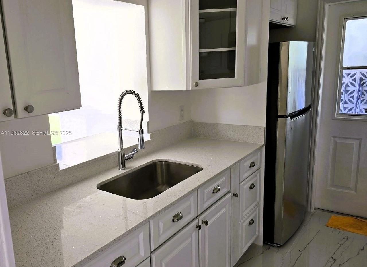 22335 Montrose Ave #22335 - Photo 7 of 15