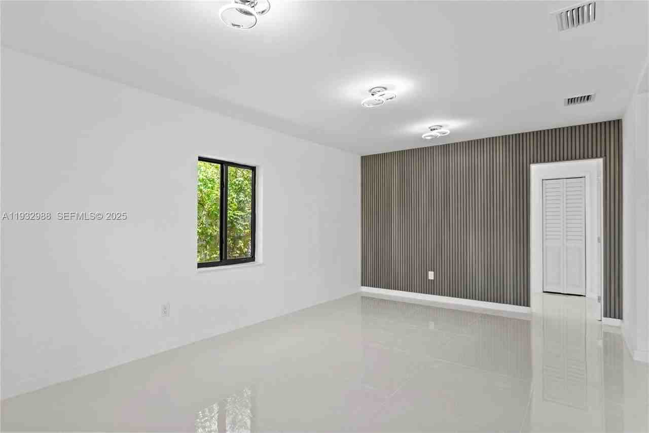 1640 Ne 183rd St #0 - Photo 7 of 45