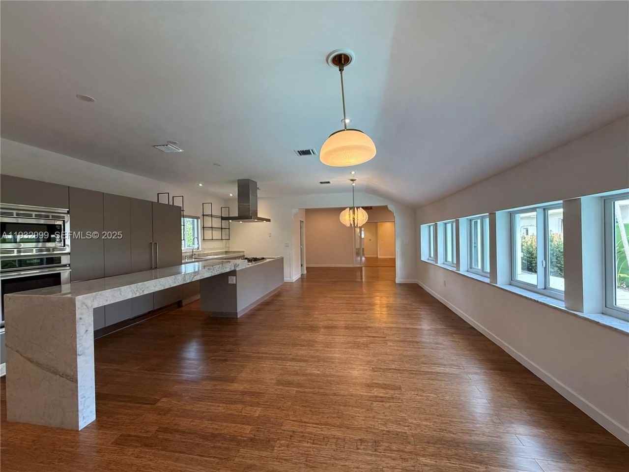 621 W Dilido Dr - Photo 5 of 36