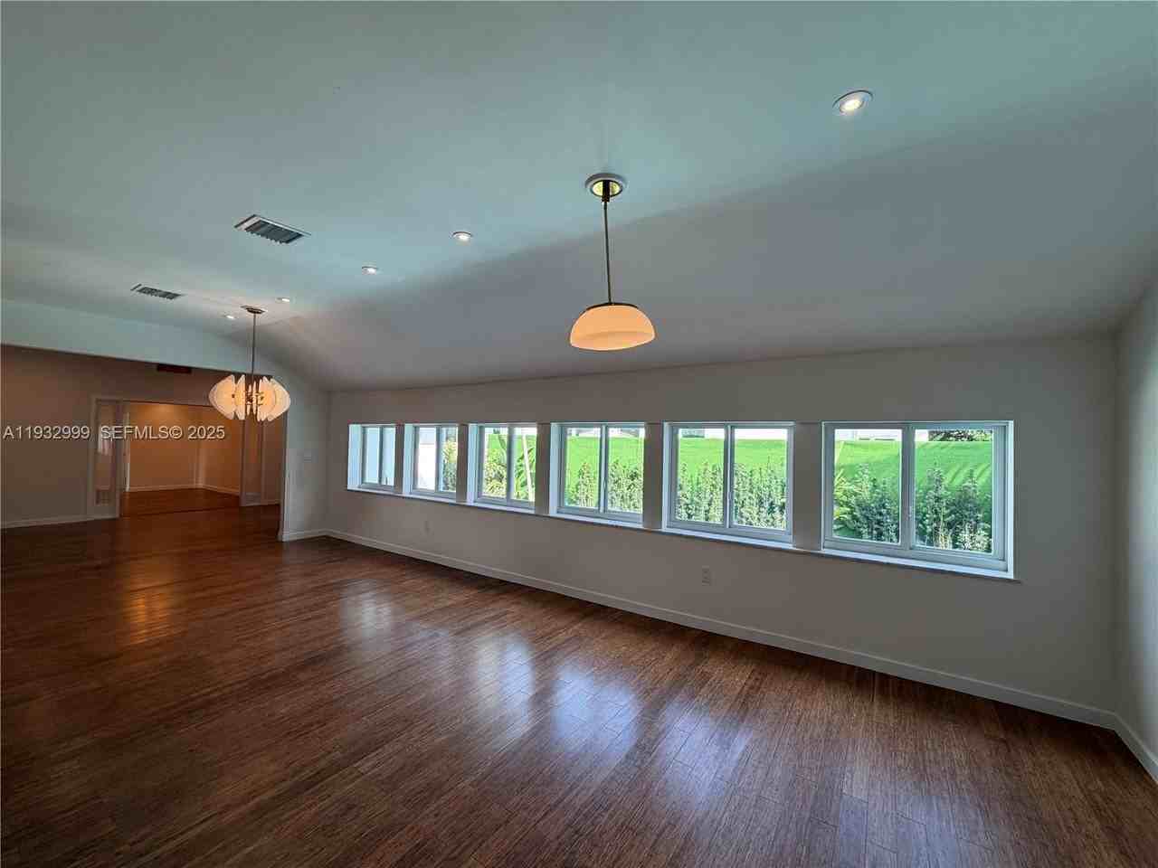 621 W Dilido Dr - Photo 6 of 36