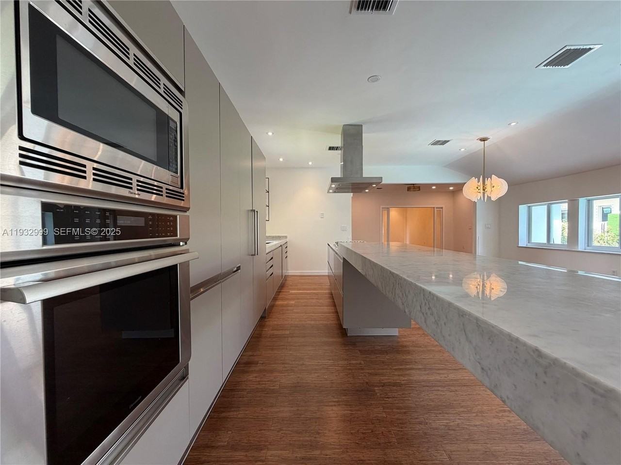 621 W Dilido Dr - Photo 7 of 36