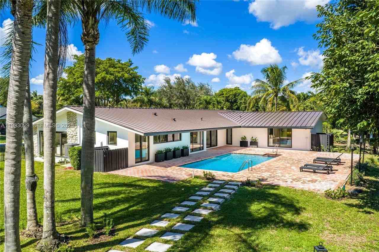 10945 Sw 75th Ct - Photo 5 of 50