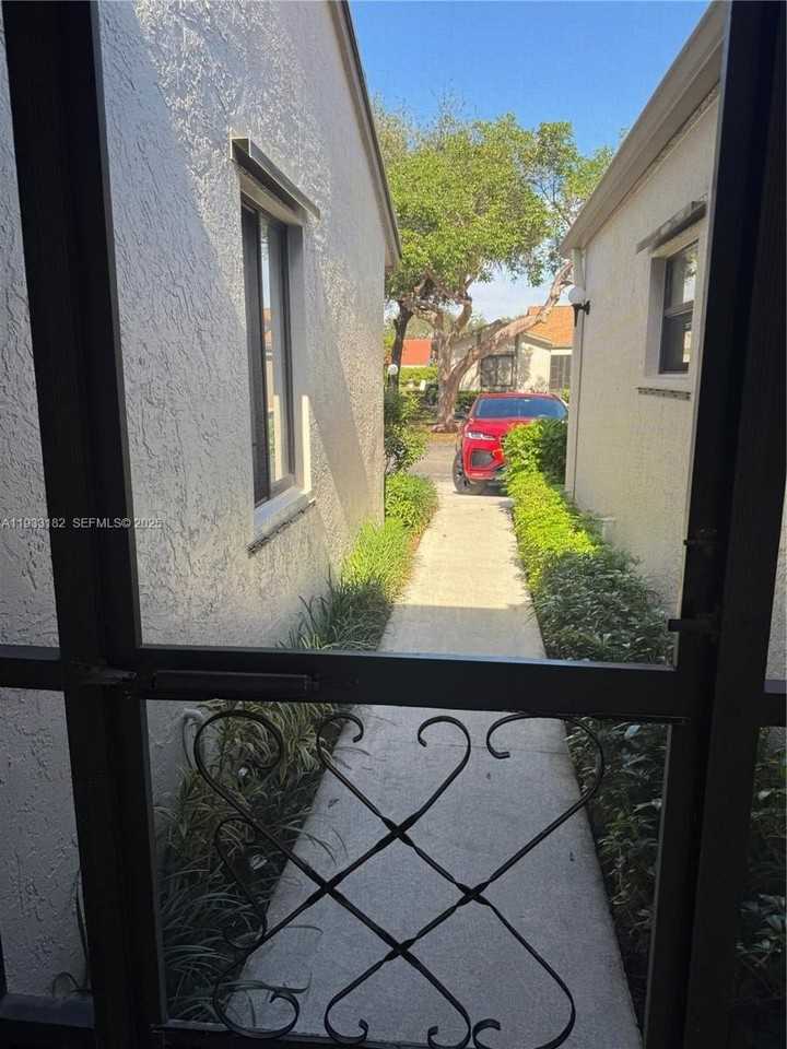 8200 Whispering Palm Dr #F - Photo 3 of 19