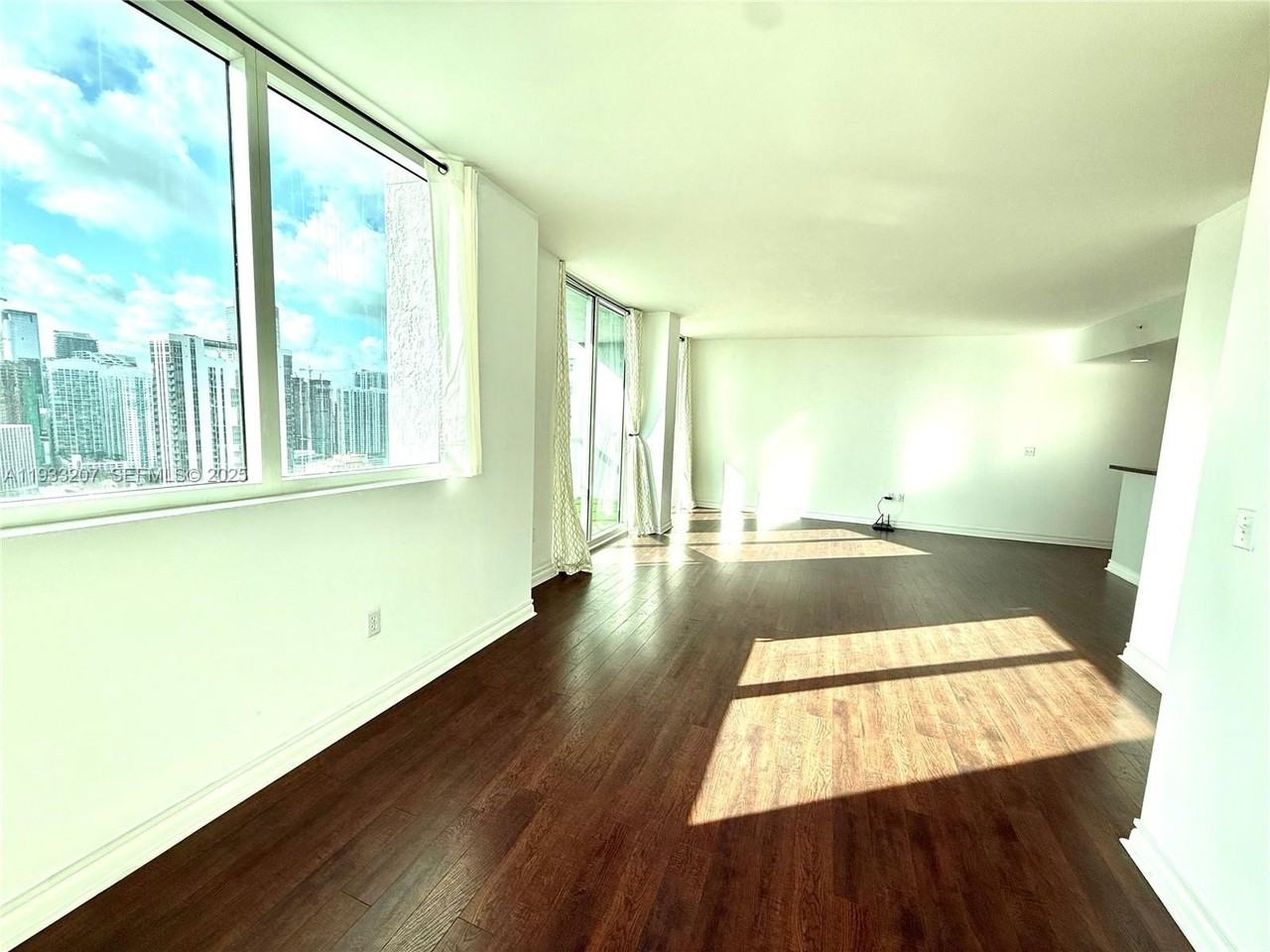 253 NE 2nd St. 2.2+ LRG DEN #3309 - Photo 5 of 50