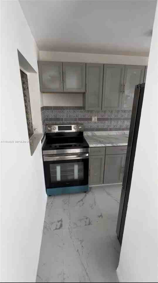 1763 Lauderdale Manor Dr #0 - Photo 6 of 19