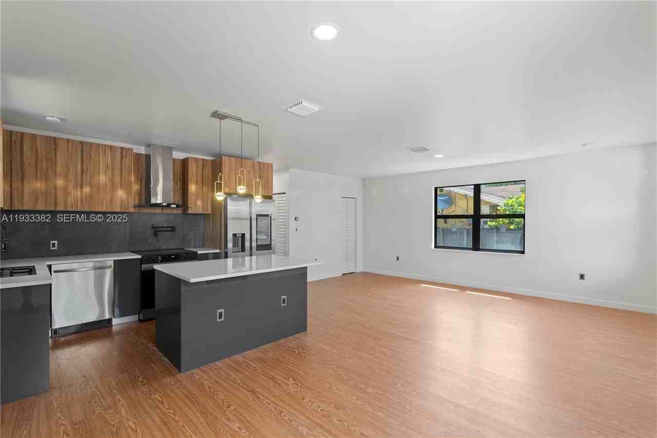 1745 Nw 151st St - Photo 5 of 30