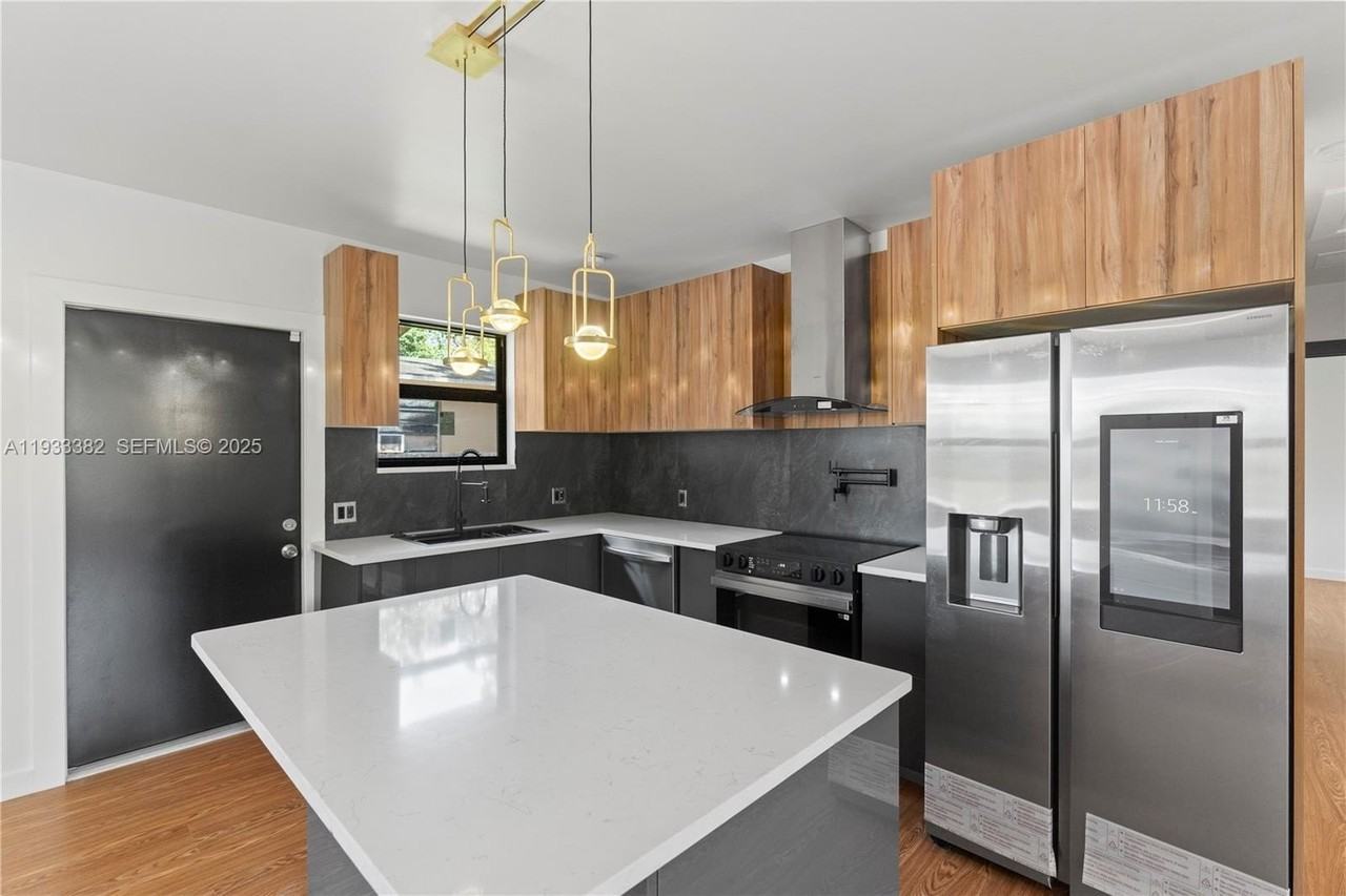 1745 Nw 151st St - Photo 7 of 30