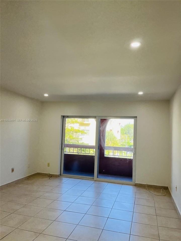 7820 Camino Real #J318 - Photo 4 of 10