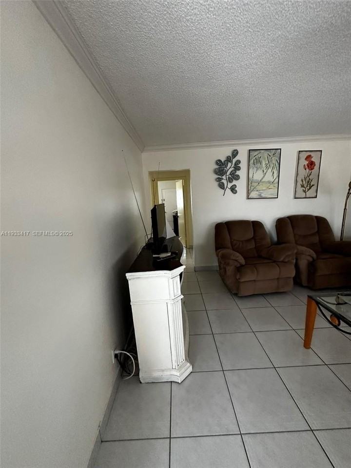 920 Sw 11th Ave #11D - Photo 5 of 12