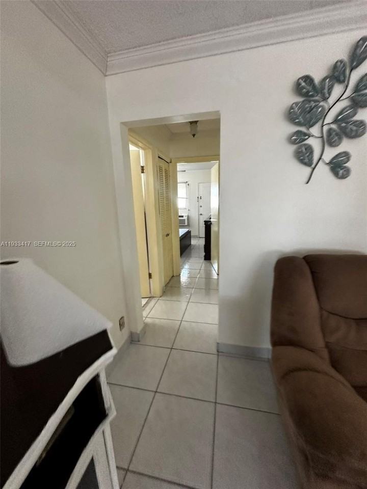 920 Sw 11th Ave #11D - Photo 6 of 12