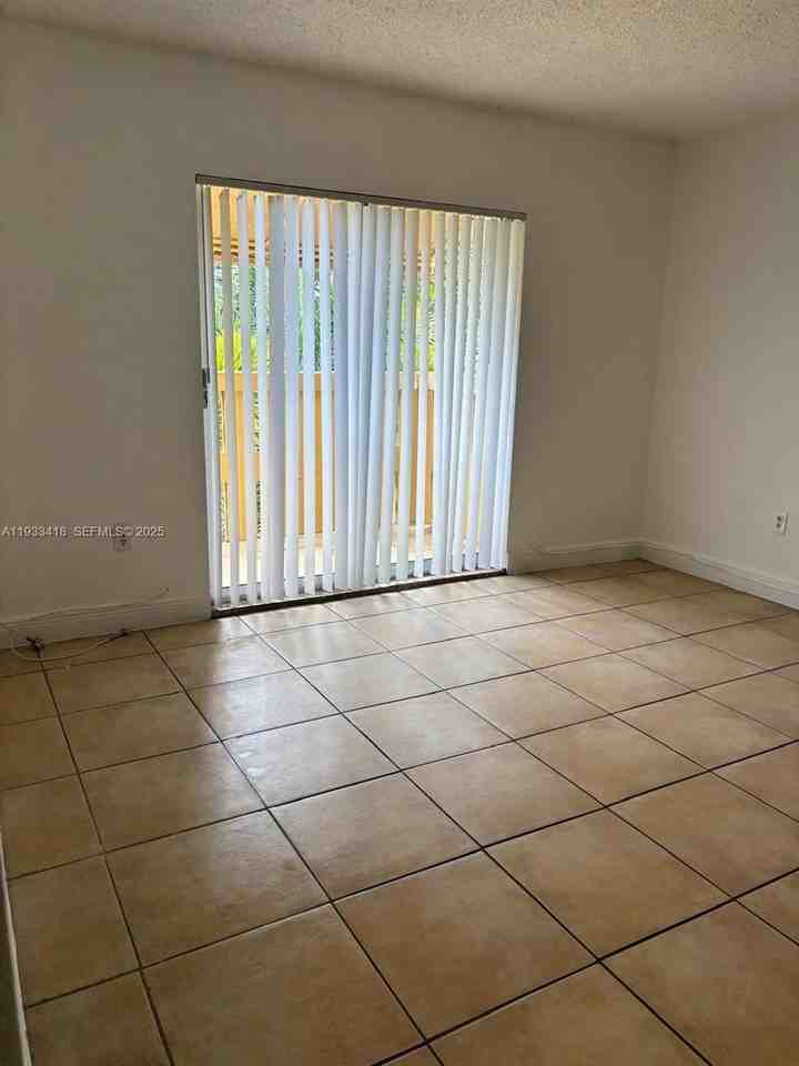 1821 Ne 168th St #C4 - Photo 5 of 5