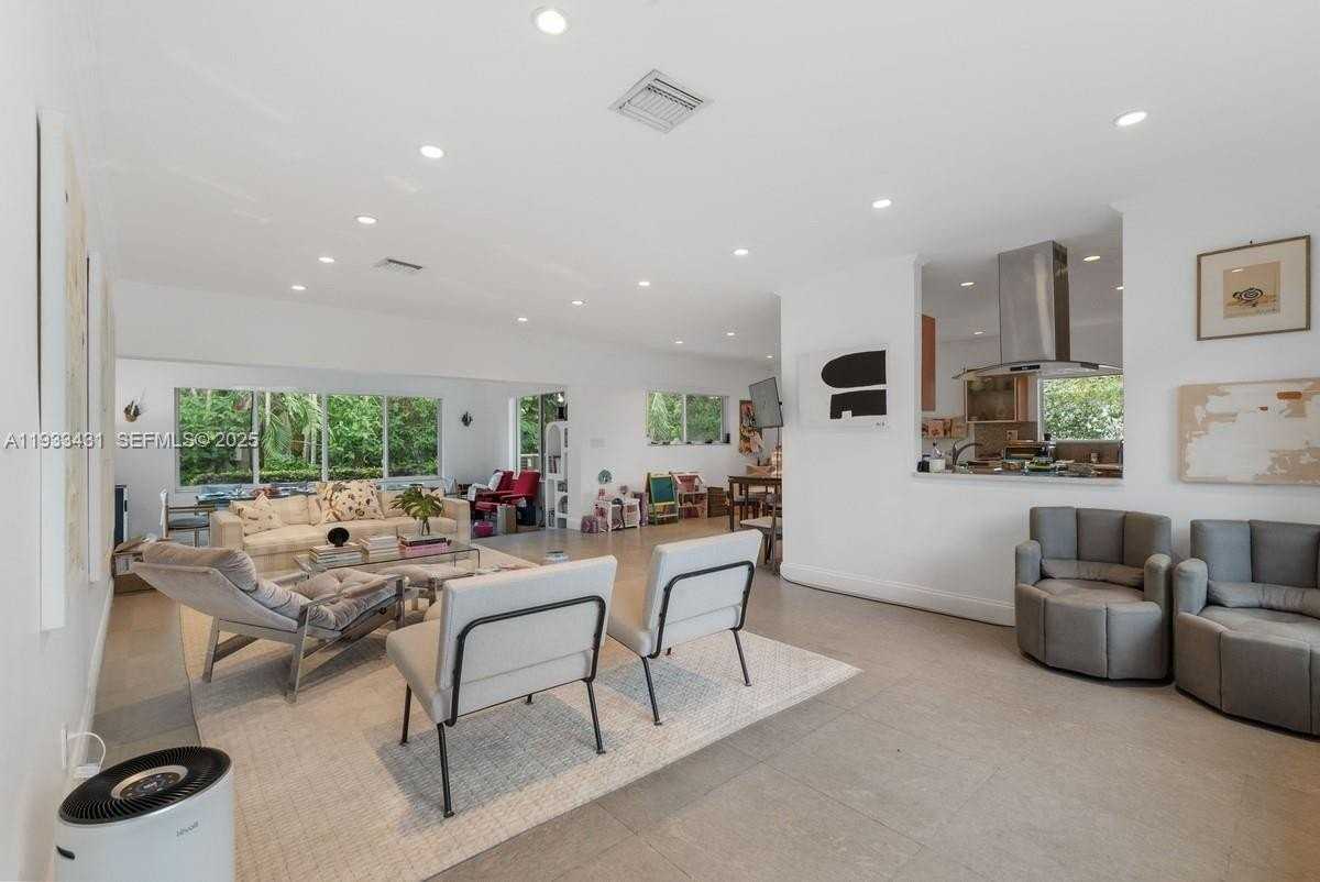 1230 96th St - Photo 2 of 16