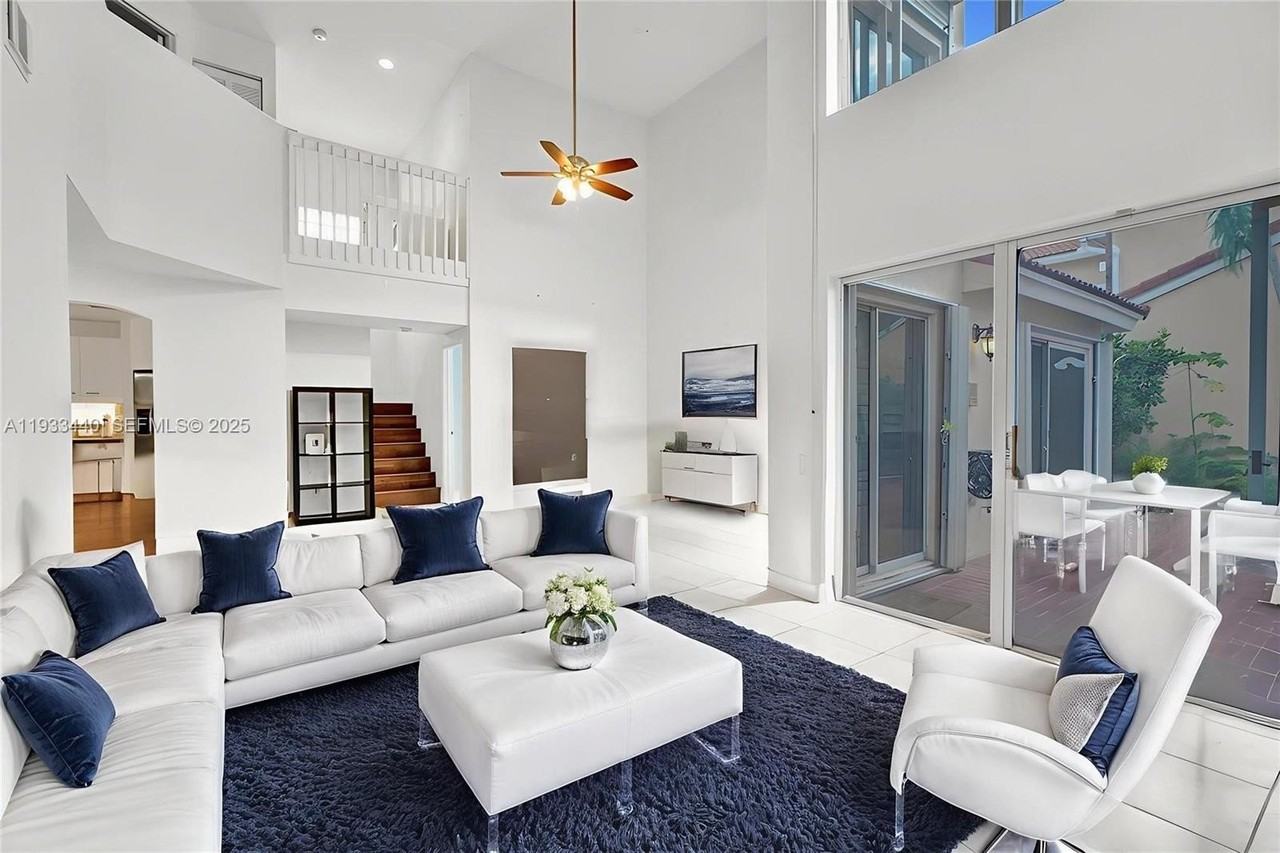 1046 Satinleaf St - Photo 5 of 50